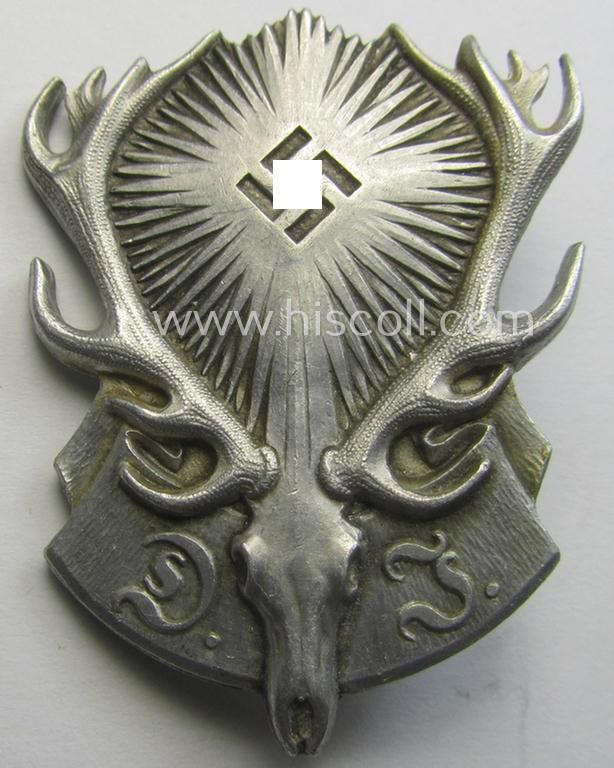 Silverish-toned membership-pin: 'Reichsbund Deutsche Jägerschaft' (ie. 'DJV') being a detailed- (albeit non-maker-marked) example that is executed in silver-toned aluminium