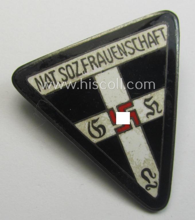 'NS-Frauenschaft'- (ie. NSF-) membership-badge (ie. 'Mitgliedsabzeichen') as was specifically intended for a: 'Frauenschaftsleiterin der Kreisleitung' (that shows an: 'RzM M1/34'-designation)