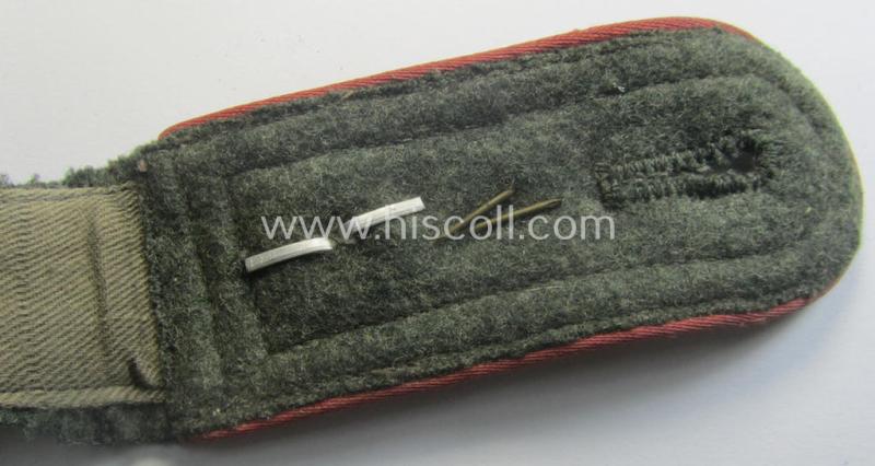 Single, WH (Heeres) 'M40 o. M43'-pattern, neatly 'cyphered', NCO-type shoulderstrap: 'Feldwebel eines Pz- o. Panzerjäger-Abtlgs. o. Rgts.'