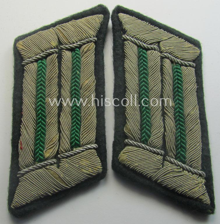 Fully matching - and clearly worn! - pair of WH (Heeres) collar-tabs (ie. 'Kragenspiegel für Offiziere') as piped in the desirable green- (ie. 'grüner'-) coloured branchcolour as was intended for an: 'Offizier eines Jäger- o. Gebirgsjäger-Rgts.'