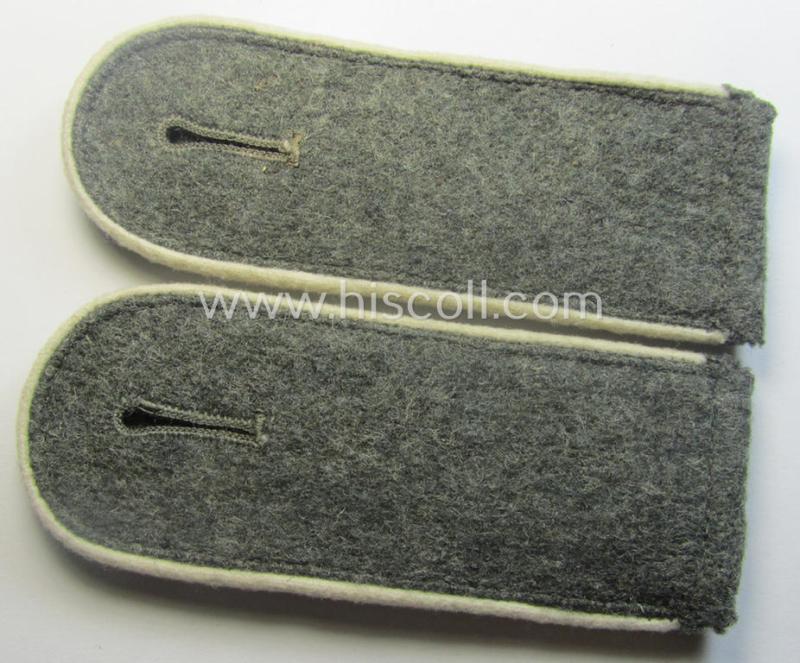 Pair of WH (Heeres) so-called: 'M40'- (ie. 'M43'-) pattern, EM-type shoulderstraps: 'Sld. der Inf.-Trpn.'