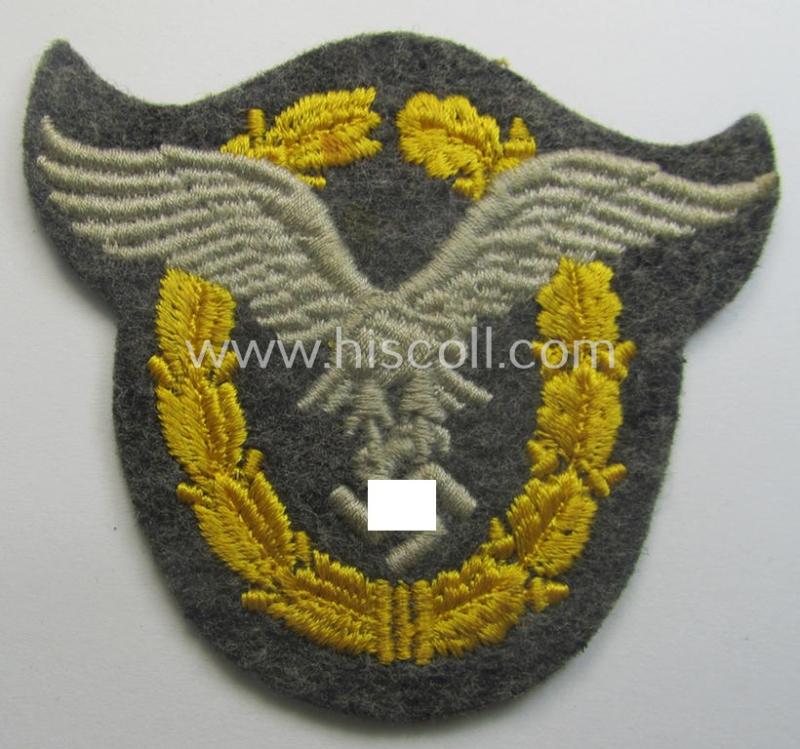 Machine-embroidered example of a WH (Luftwaffe) so-called: 'Gemeinsames Flugzeugführer- u. Beobachterabzeichen' (aka: 'Doppelabzeichen' or combined pilots- ie. observers-badge)