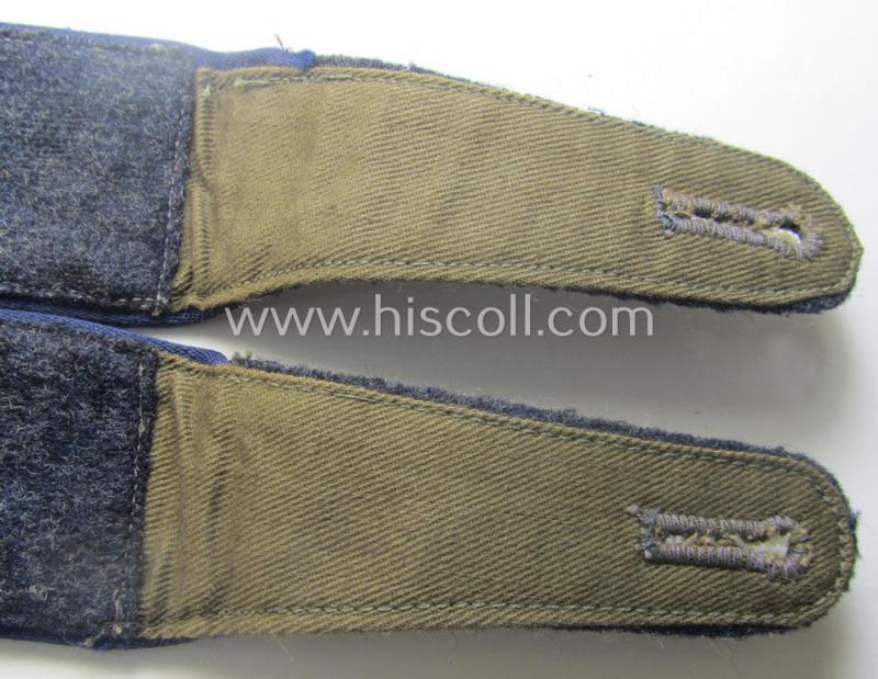 Pair of WH (Luftwaffe) enlisted-mens'-type shoulderstraps as piped in the darker-blue-coloured branchcolour as was specifically intended for a: 'Soldat der Sanitäts-Trpn.'