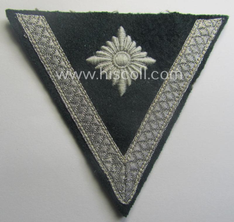 WH (Heeres) 'Armwinkel' (or: arm-chevron) as executed on typical darker-green-coloured wool as was specifically intended for usage by a soldier with the (unusually encountered!) rank of an: 'Gefreiter mit mehr als 6 Dienstjahren'