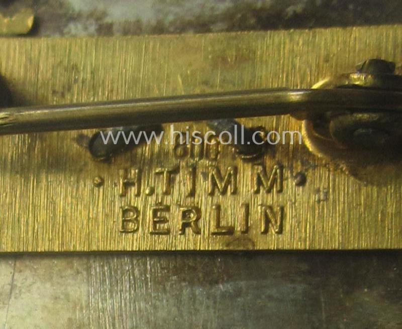 Genuine silver-based(!) honorary-badge (ie. 'Ehrenzeichen des Reichsverbandes d. Ruhestandsbeamten u. Hinterbliebenen e.V.') being a maker- (ie. 'H. Timm - Berlin'-) marked example that came stored in its period etui