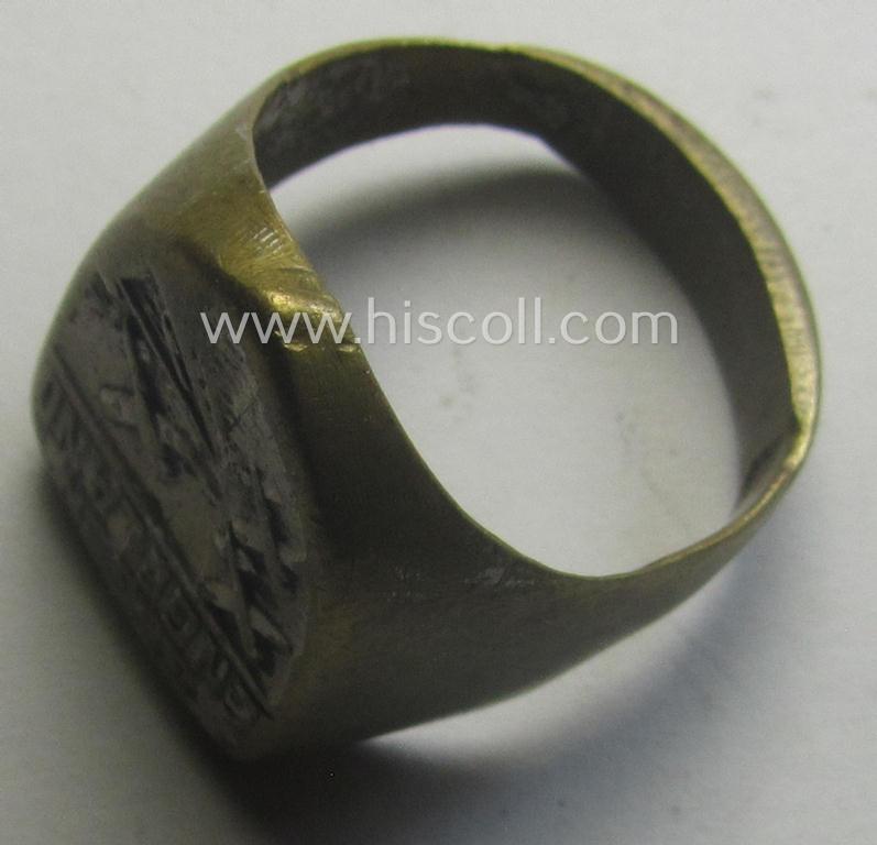 WH (LW, Heeres, KM etc.) related, metal-based so-called: 'souvenir'-ring depicting an illustration of three flying planes coupled with the text: 'Gegen Engeland'