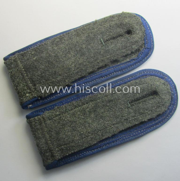 Pair of WH (Heeres) simplified- (ie. 'M44'-) pattern NCO-type shoulderstraps: 'Feldwebel eines Sanitäts-Abts. o. Rgts.'