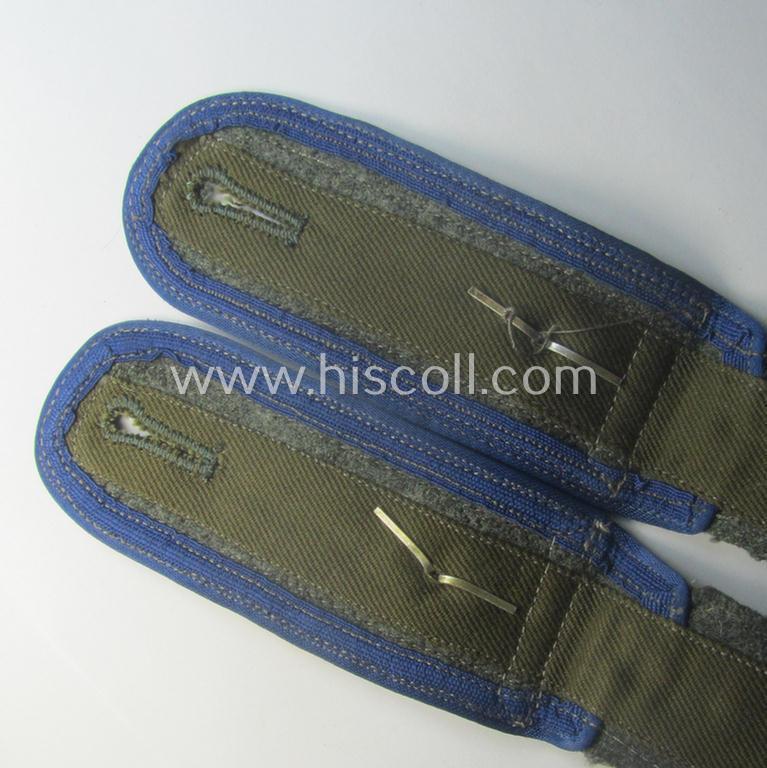 Pair of WH (Heeres) simplified- (ie. 'M44'-) pattern NCO-type shoulderstraps: 'Feldwebel eines Sanitäts-Abts. o. Rgts.'