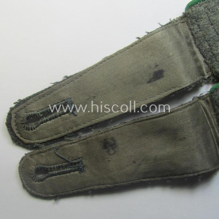 Pair of WH (Heeres) NCO-type (ie. 'M40- o. M43'-pattern) shoulderstraps: 'Feldwebel eines Gebirgsjäger- o. Jäger-Rgts.'